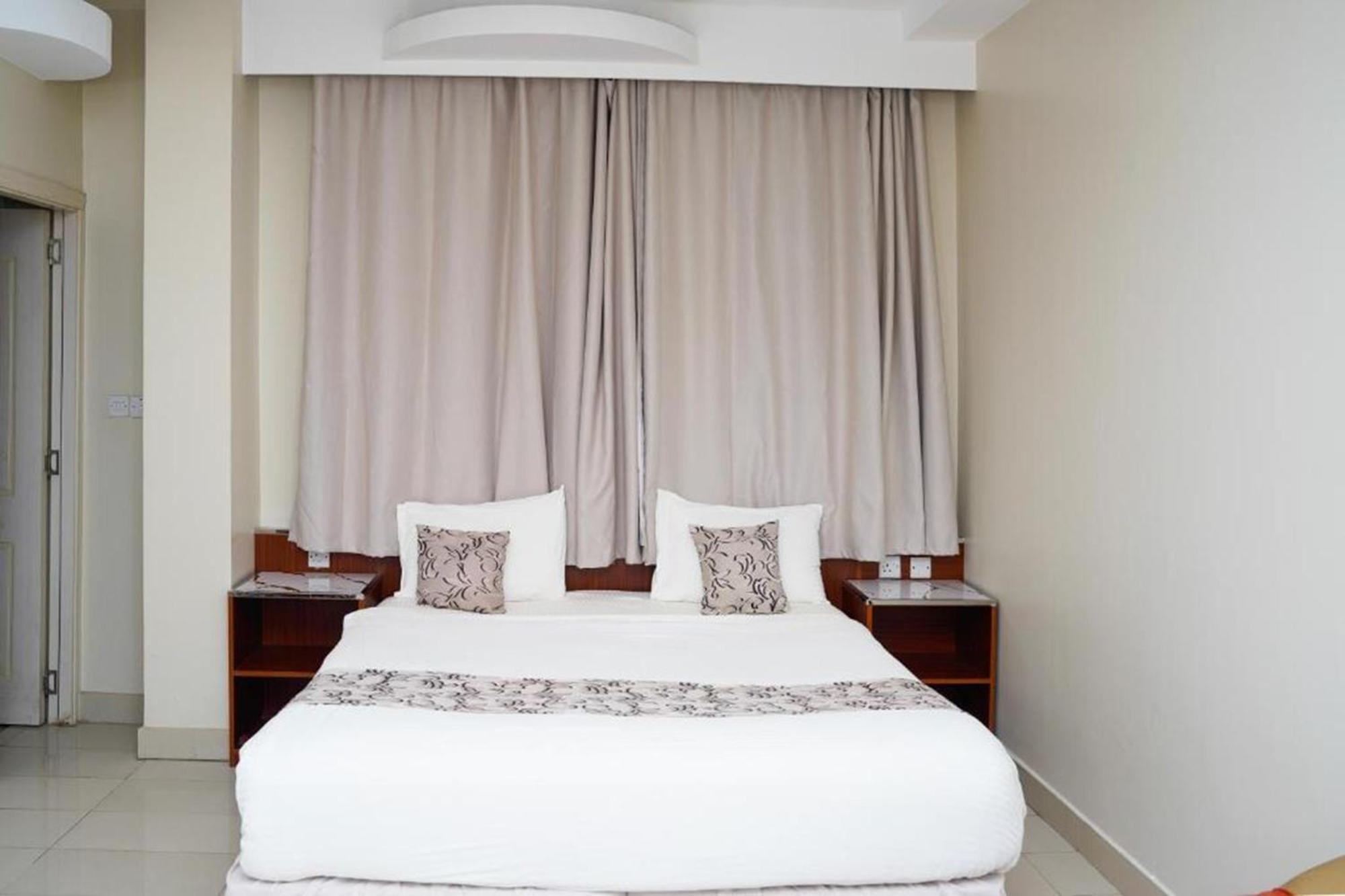 Al Bayrahaa Hotel Apartments 锡卜 外观 照片