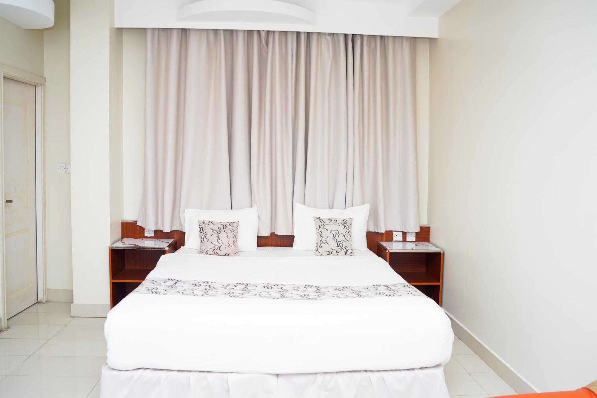 Al Bayrahaa Hotel Apartments 锡卜 外观 照片